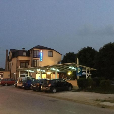 Motel Otoka Donji Vakuf ภายนอก รูปภาพ