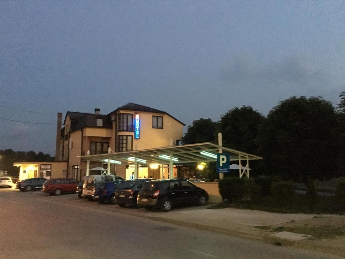Motel Otoka Donji Vakuf ภายนอก รูปภาพ